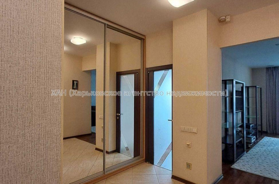 Продам квартиру, Тринклера ул. , 2 кім., 85 м², евроремонт 
