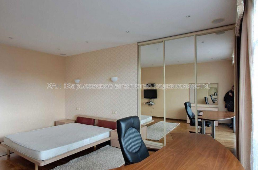 Продам квартиру, Тринклера ул. , 2 кім., 85 м², евроремонт 