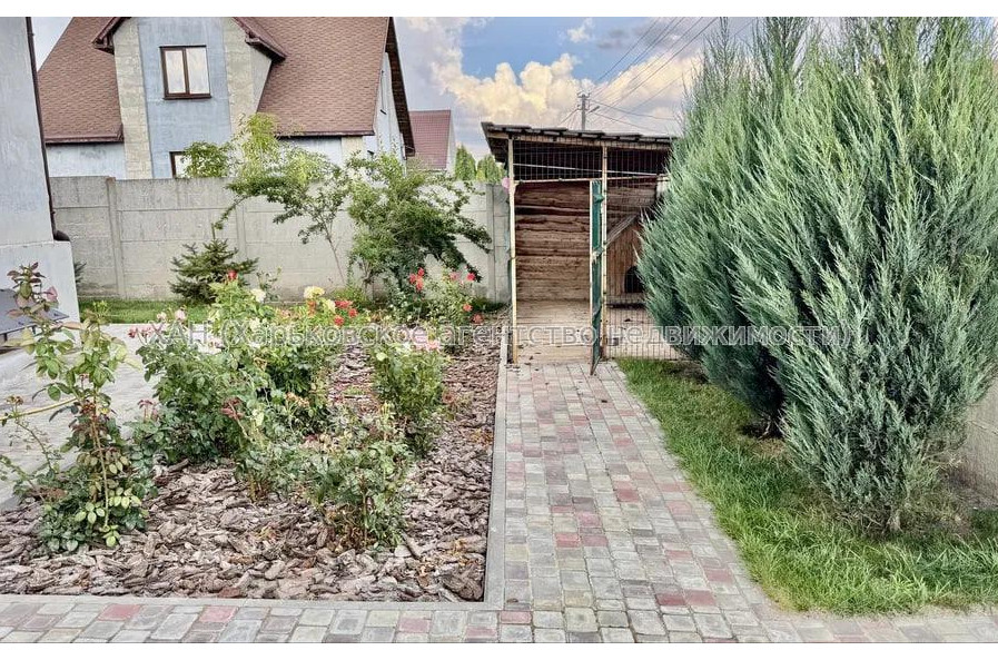 Продам будинок, Заярский пер. , 300 м², 15 соток, капитальный ремонт 