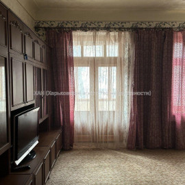 Продам квартиру, Волонтерская ул. , 2 кім., 56 м², советский ремонт