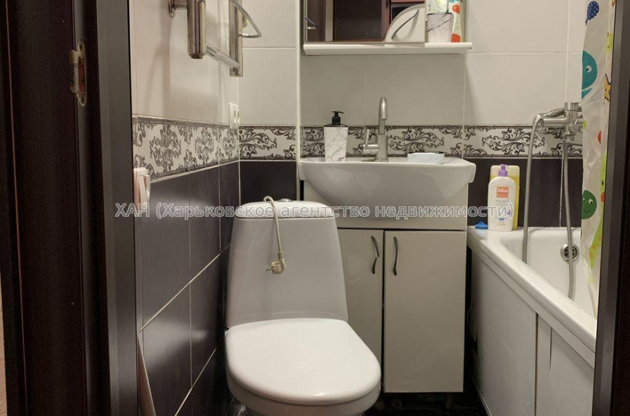 Продам квартиру, Добровольцев ул. , 1 кім., 25 м², косметический ремонт 