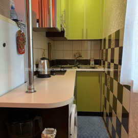 Продам квартиру, Добровольцев ул. , 1 кім., 25 м², косметический ремонт