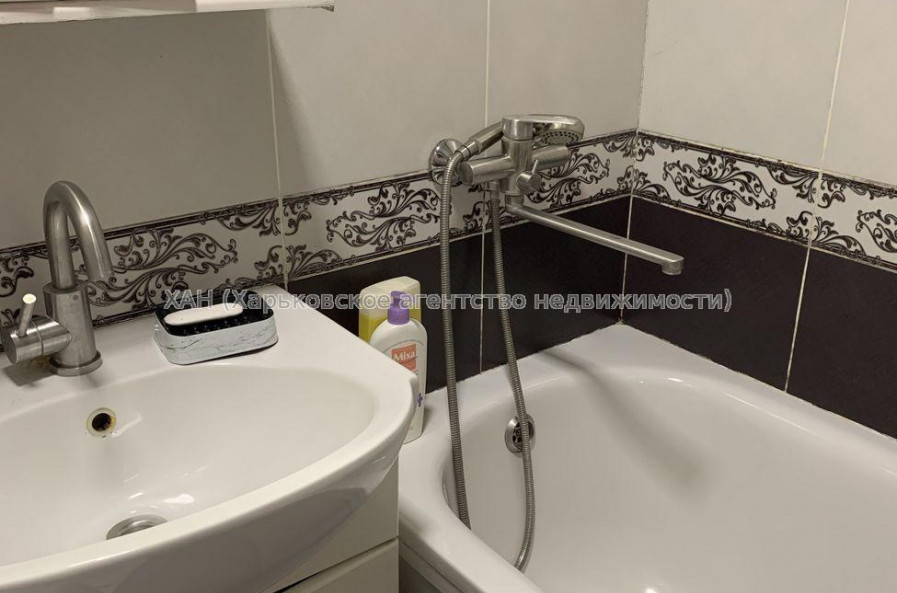 Продам квартиру, Добровольцев ул. , 1 кім., 25 м², косметический ремонт 