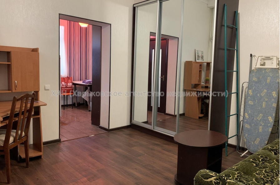 Продам квартиру, Добровольцев ул. , 1 кім., 25 м², косметический ремонт 