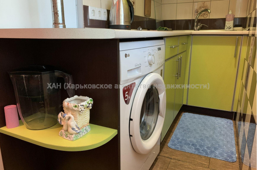 Продам квартиру, Добровольцев ул. , 1 кім., 25 м², косметический ремонт 