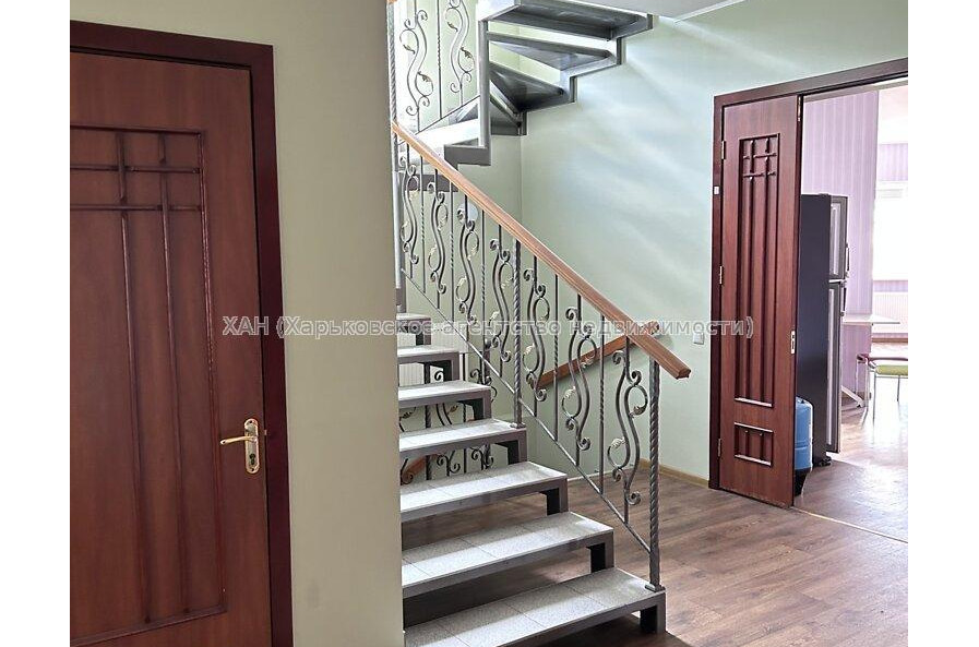 Продам будинок, Афанасьевская ул. , 346 м², 7.30 соток, капитальный ремонт 
