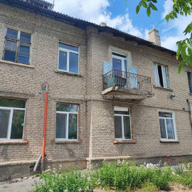 Продам квартиру, Клеверный пер. , 2  ком., 42 м², без ремонта
