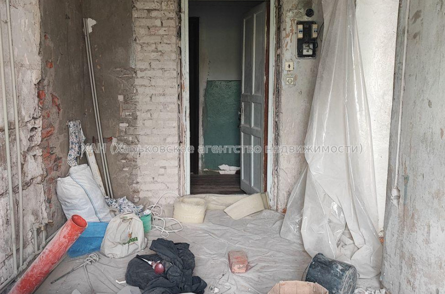 Продам квартиру, Клеверный пер. , 2  ком., 42 м², без ремонта 