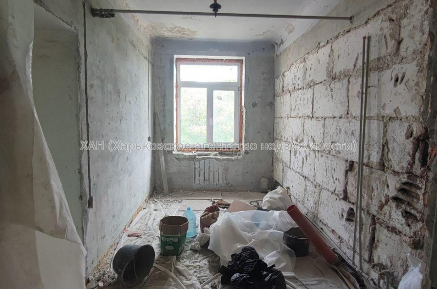 Продам квартиру, Клеверный пер. , 2  ком., 42 м², без ремонта 