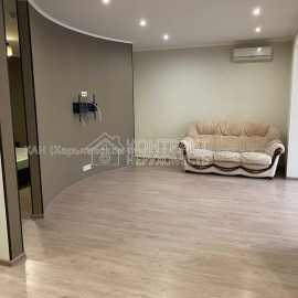 Продам квартиру, Гвардейцев Широнинцев ул. , 2  ком., 68 м², евроремонт
