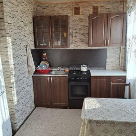 Здам квартиру, Непокоренных ул. , 2 кім., 45 м², косметический ремонт
