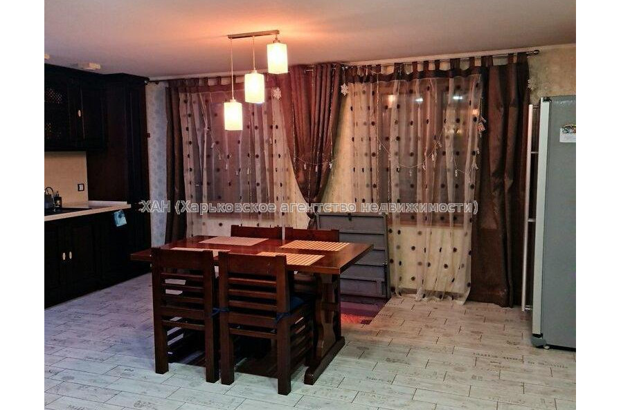 Продам квартиру, Светлая ул. , 3  ком., 84 м², капитальный ремонт 