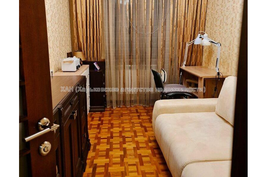 Продам квартиру, Светлая ул. , 3  ком., 84 м², капитальный ремонт 
