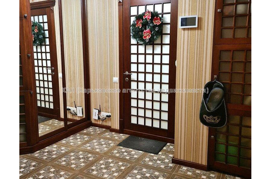 Продам квартиру, Светлая ул. , 3  ком., 84 м², капитальный ремонт 