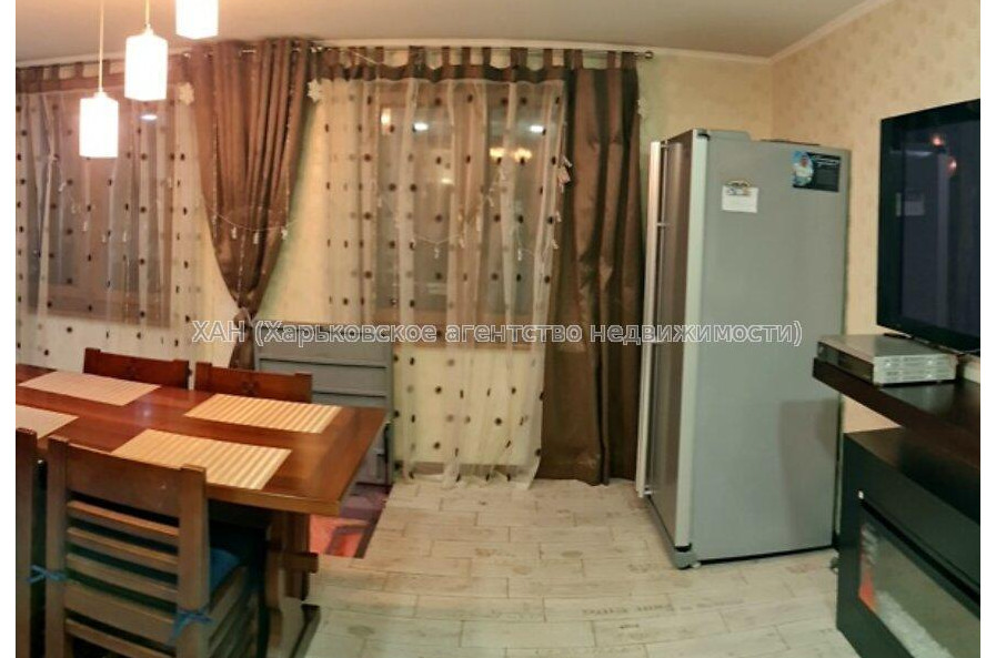 Продам квартиру, Светлая ул. , 3  ком., 84 м², капитальный ремонт 