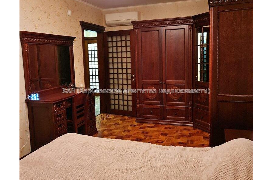 Продам квартиру, Светлая ул. , 3  ком., 84 м², капитальный ремонт 