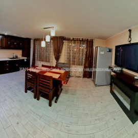 Продам квартиру, Светлая ул. , 3  ком., 84 м², капитальный ремонт