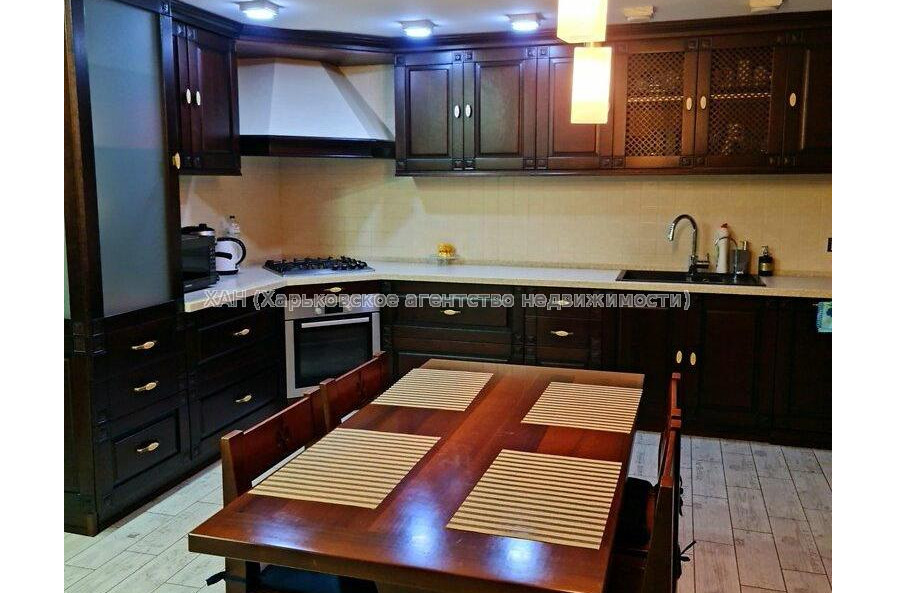 Продам квартиру, Светлая ул. , 3  ком., 84 м², капитальный ремонт 