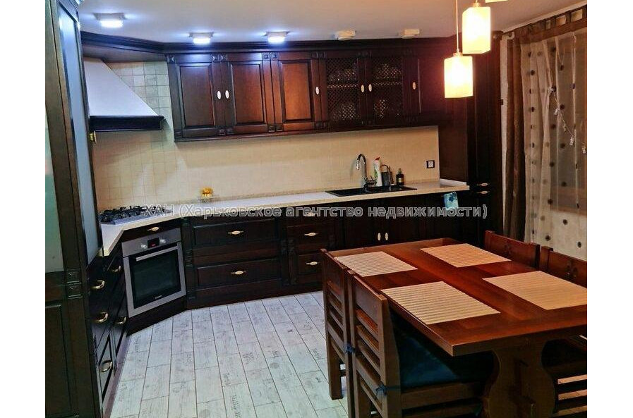 Продам квартиру, Светлая ул. , 3  ком., 84 м², капитальный ремонт 
