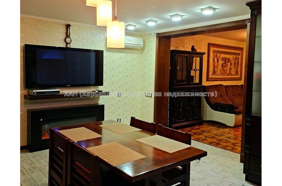 Продам квартиру, Светлая ул. , 3  ком., 84 м², капитальный ремонт 