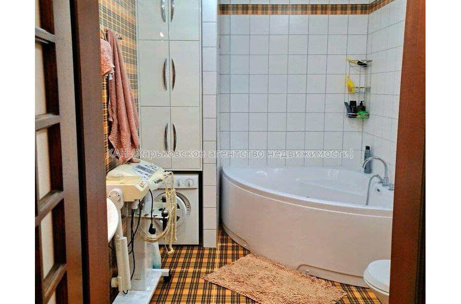 Продам квартиру, Светлая ул. , 3  ком., 84 м², капитальный ремонт 