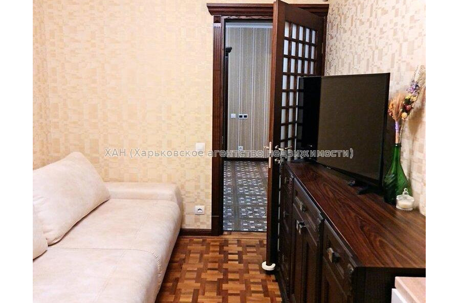 Продам квартиру, Светлая ул. , 3  ком., 84 м², капитальный ремонт 