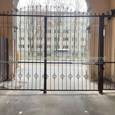 Продам квартиру, Проскуры ул. , 3  ком., 85 м², частичный ремонт 