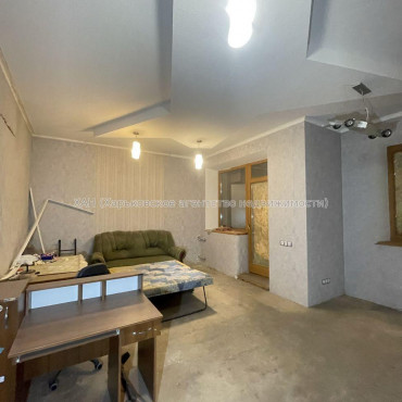 Продам квартиру, Проскуры ул. , 3  ком., 85 м², частичный ремонт 