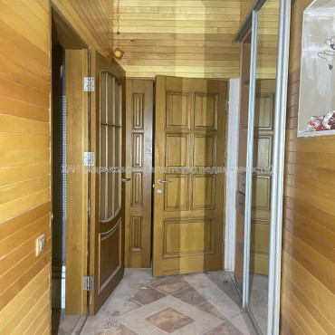 Продам квартиру, Проскуры ул. , 3  ком., 85 м², частичный ремонт 