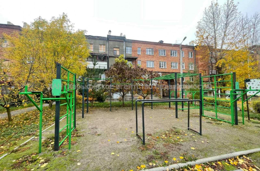 Продам квартиру, Проскуры ул. , 3  ком., 85 м², частичный ремонт 