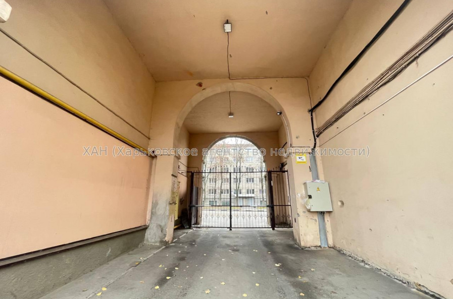 Продам квартиру, Проскуры ул. , 3  ком., 85 м², частичный ремонт 