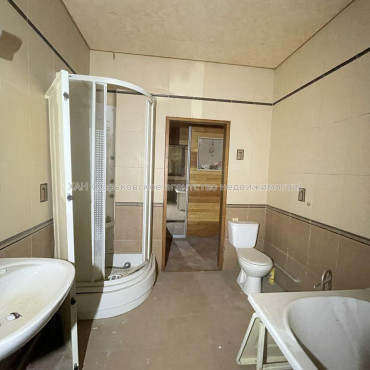 Продам квартиру, Проскуры ул. , 3  ком., 85 м², частичный ремонт 