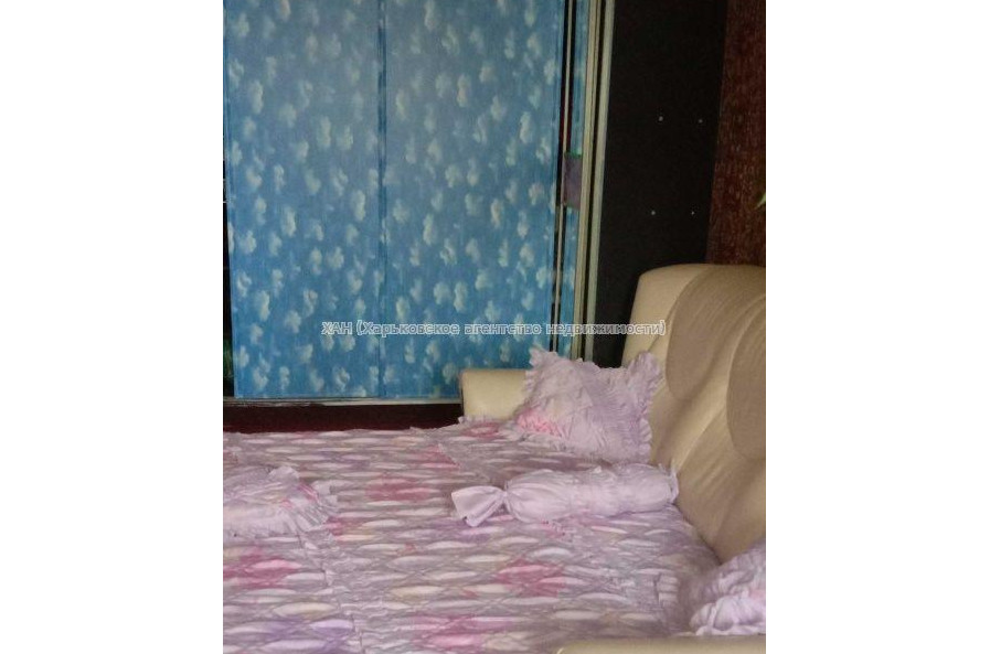 Продам квартиру, Каденюка ул. , 3 кім., 65.70 м², косметический ремонт 