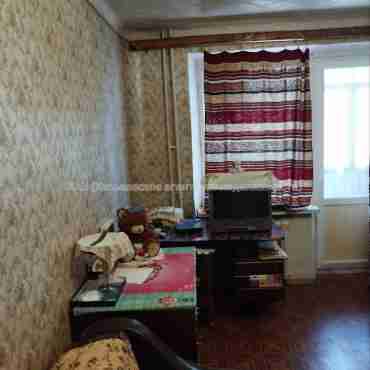 Продам квартиру, Роганская ул. , 1  ком., 40 м², косметический ремонт 