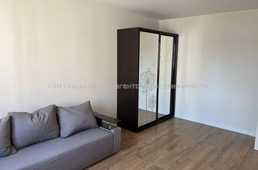 Продам квартиру, Домостроительная ул. , 1  ком., 50 м², капитальный ремонт 