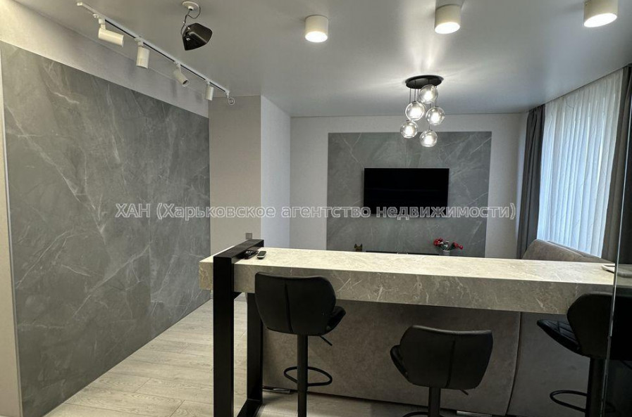 Продам квартиру, Победы просп. , 2 кім., 82 м², авторский дизайн 