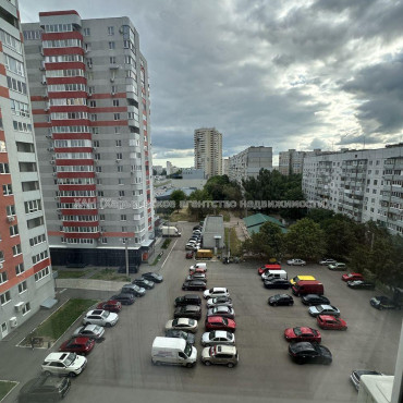 Продам квартиру, Победы просп. , 2 кім., 82 м², авторский дизайн 