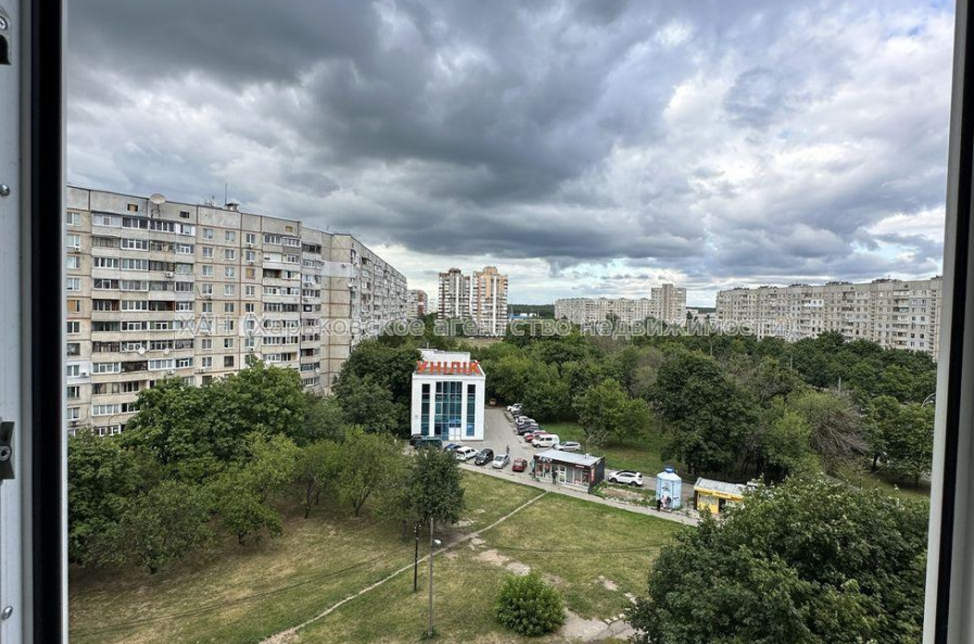 Продам квартиру, Победы просп. , 2 кім., 82 м², авторский дизайн 