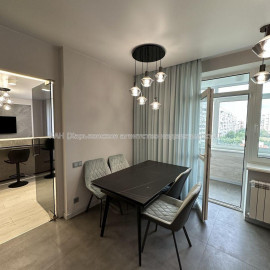 Продам квартиру, Победы просп. , 2 кім., 82 м², авторский дизайн
