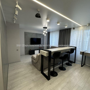 Продам квартиру, Победы просп. , 2 кім., 82 м², авторский дизайн 