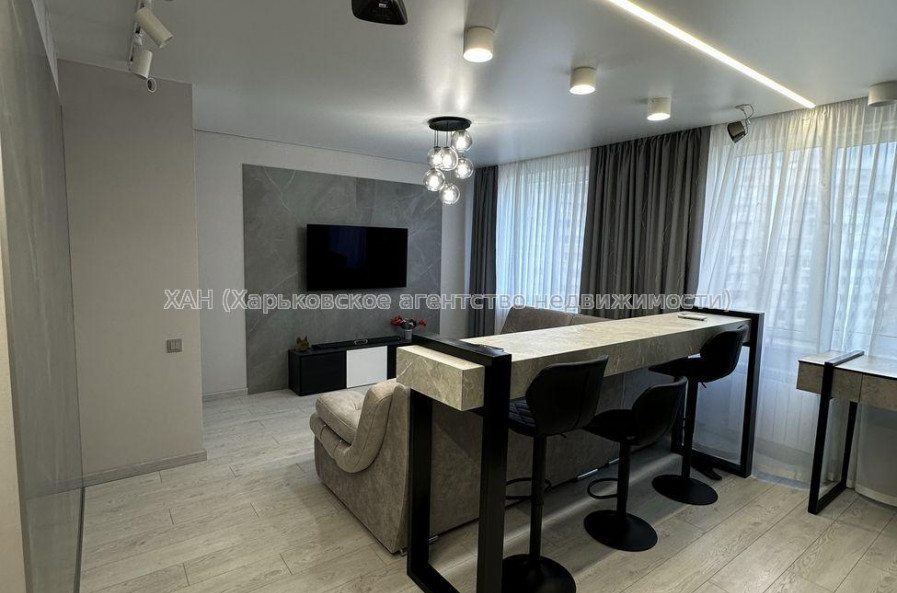 Продам квартиру, Победы просп. , 2 кім., 82 м², авторский дизайн 