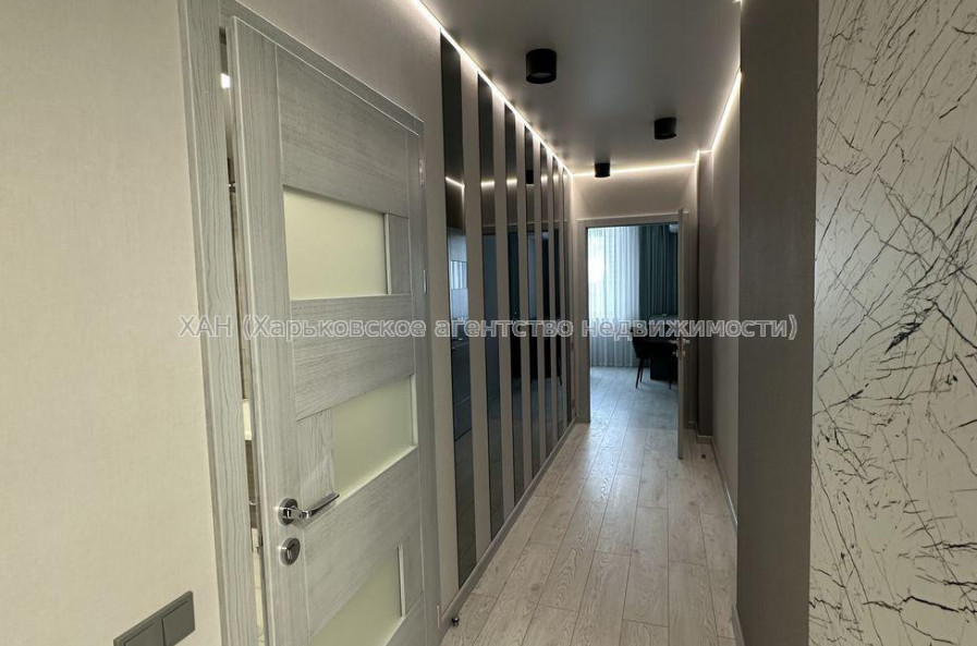 Продам квартиру, Победы просп. , 2 кім., 82 м², авторский дизайн 