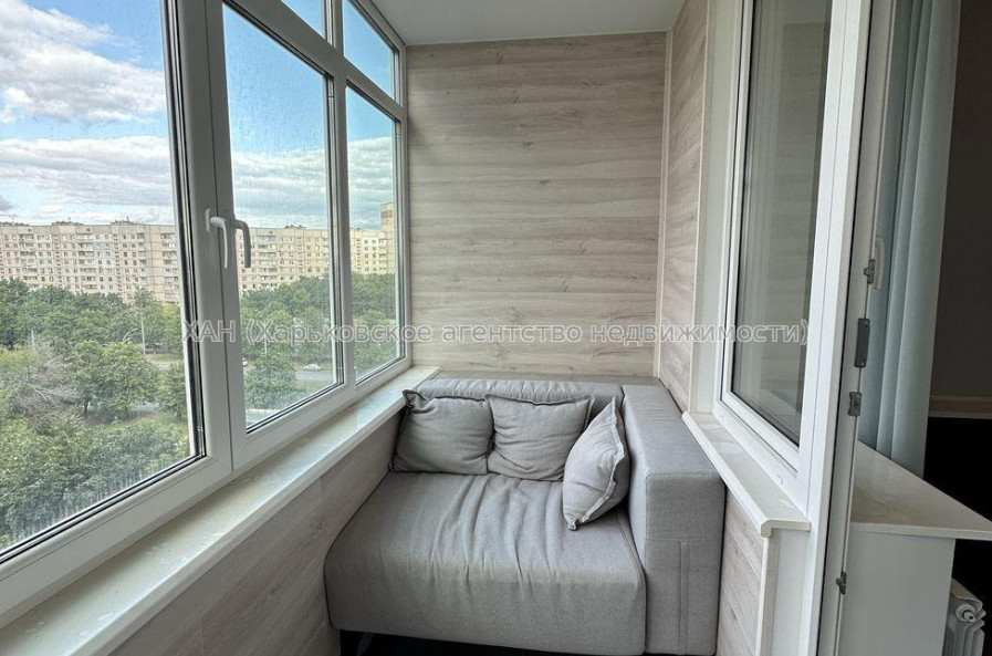 Продам квартиру, Победы просп. , 2 кім., 82 м², авторский дизайн 