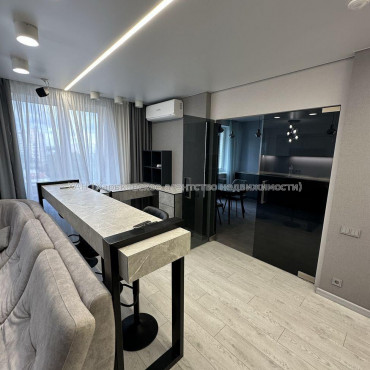 Продам квартиру, Победы просп. , 2 кім., 82 м², авторский дизайн 