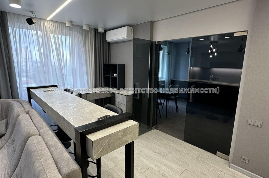Продам квартиру, Победы просп. , 2 кім., 82 м², авторский дизайн 
