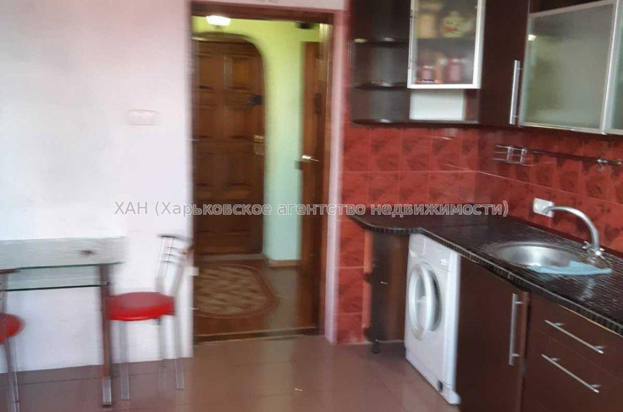 Продам квартиру, Пластичный пер. , 4 кім., 93 м², капитальный ремонт 