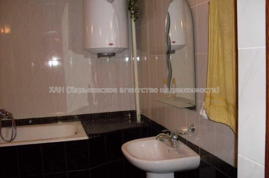 Продам квартиру, Пластичный пер. , 4 кім., 93 м², капитальный ремонт 