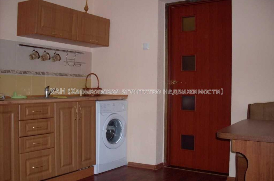 Продам квартиру, Пластичный пер. , 4 кім., 93 м², капитальный ремонт 