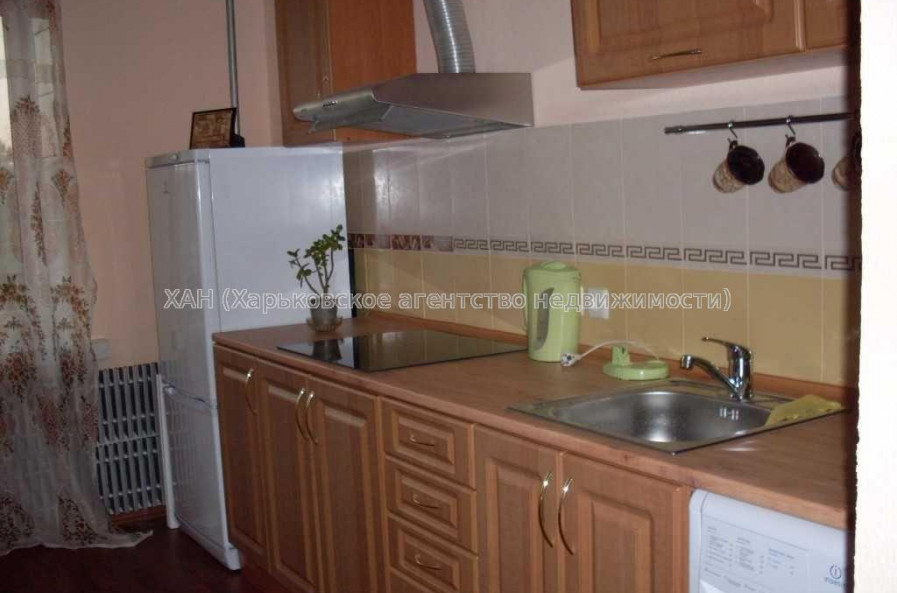 Продам квартиру, Пластичный пер. , 4 кім., 93 м², капитальный ремонт 