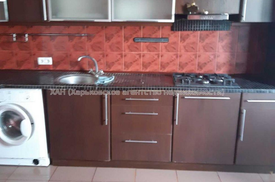 Продам квартиру, Пластичный пер. , 4 кім., 93 м², капитальный ремонт 